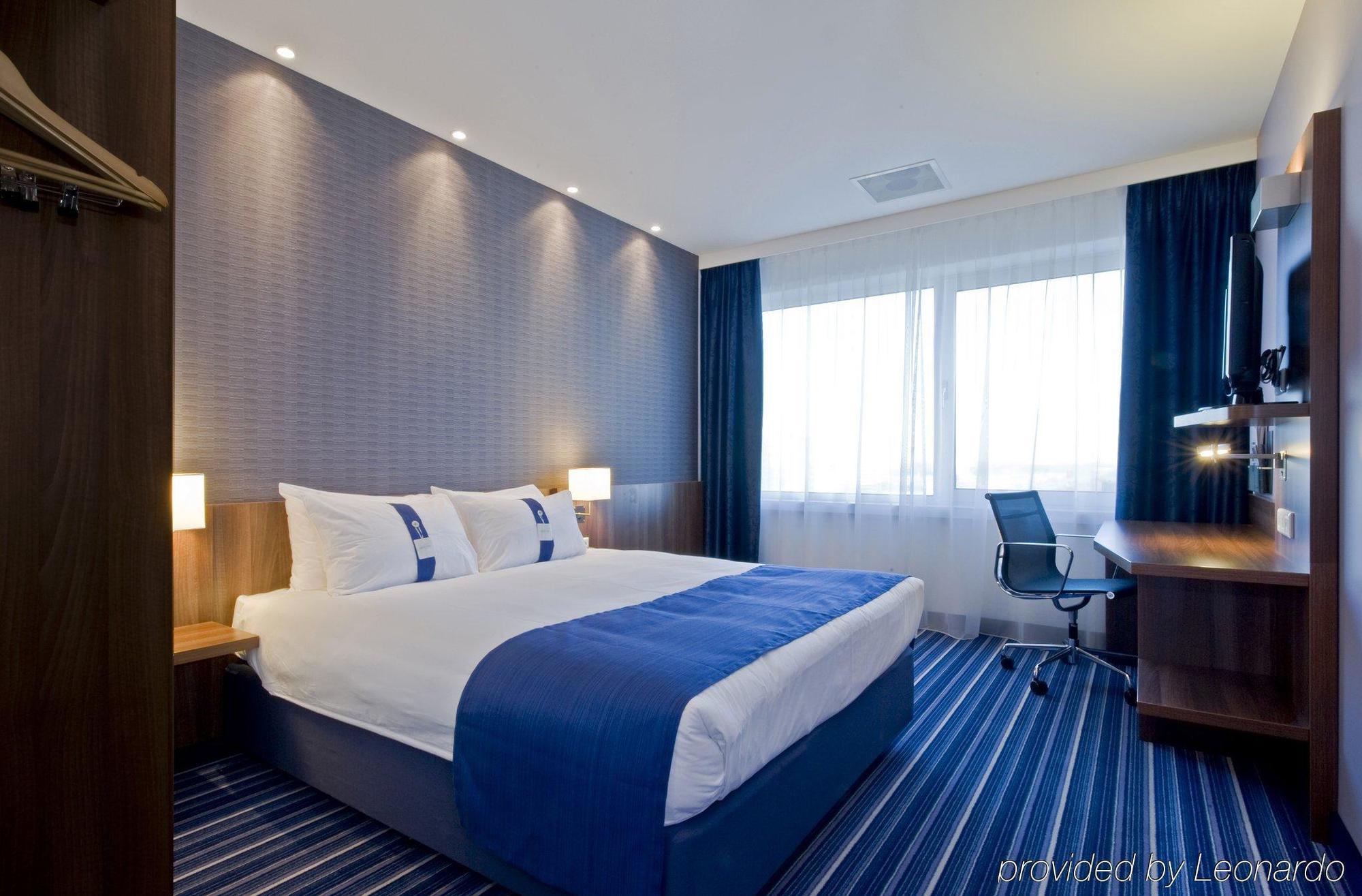 Holiday Inn Express Amsterdam - Schiphol, An Ihg Hotel Hoofddorp Room photo