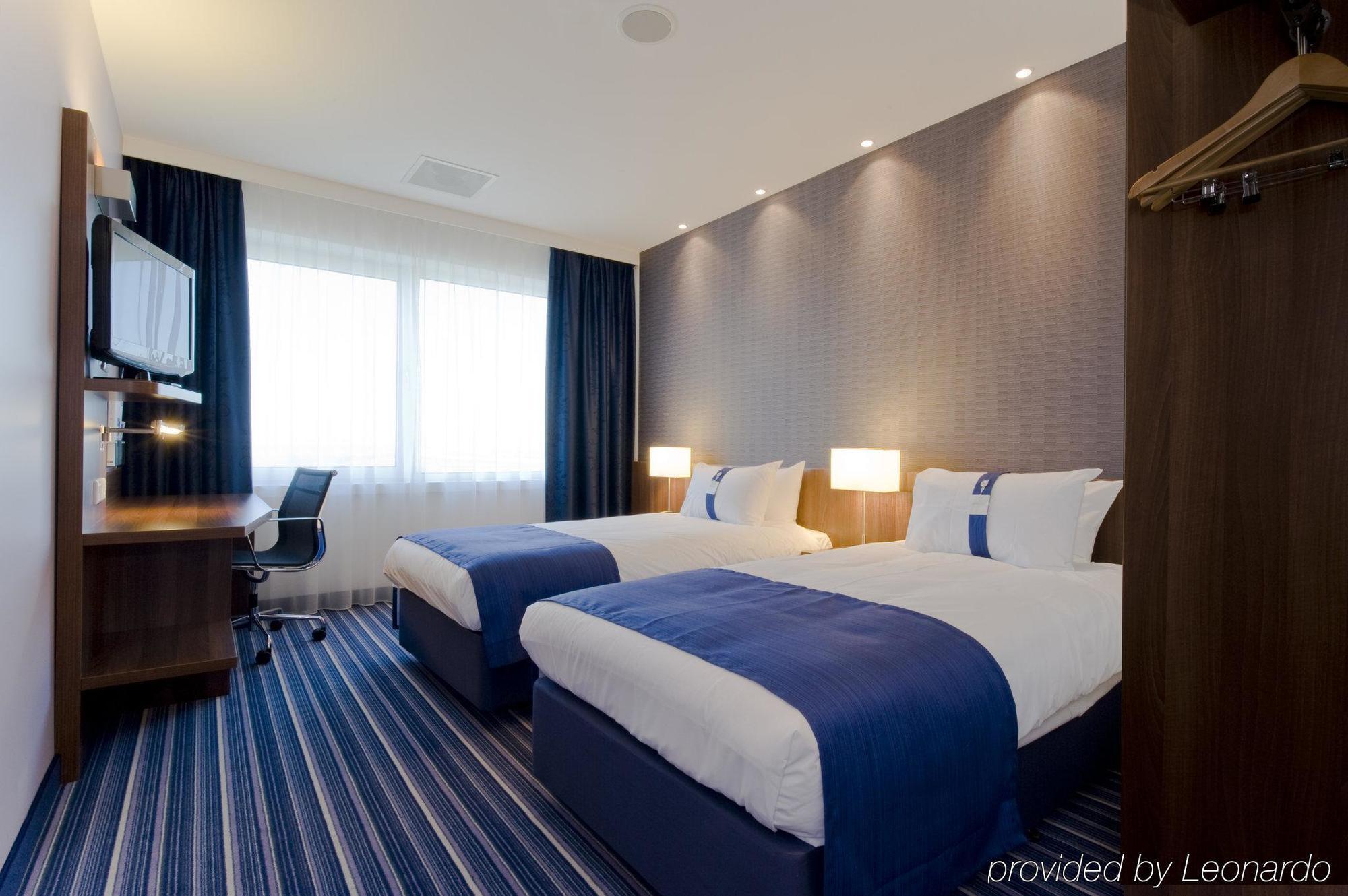 Holiday Inn Express Amsterdam - Schiphol, An Ihg Hotel Hoofddorp Room photo